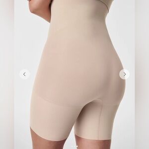 SPANX Higher Power Mid Thigh Shapewear Shorts Nude Seamless Size M NWT
